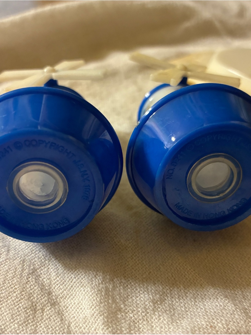 Vintage Blue and White Windmill Salt & Pepper Shakers with Stand 70s - Picture 7 of 7